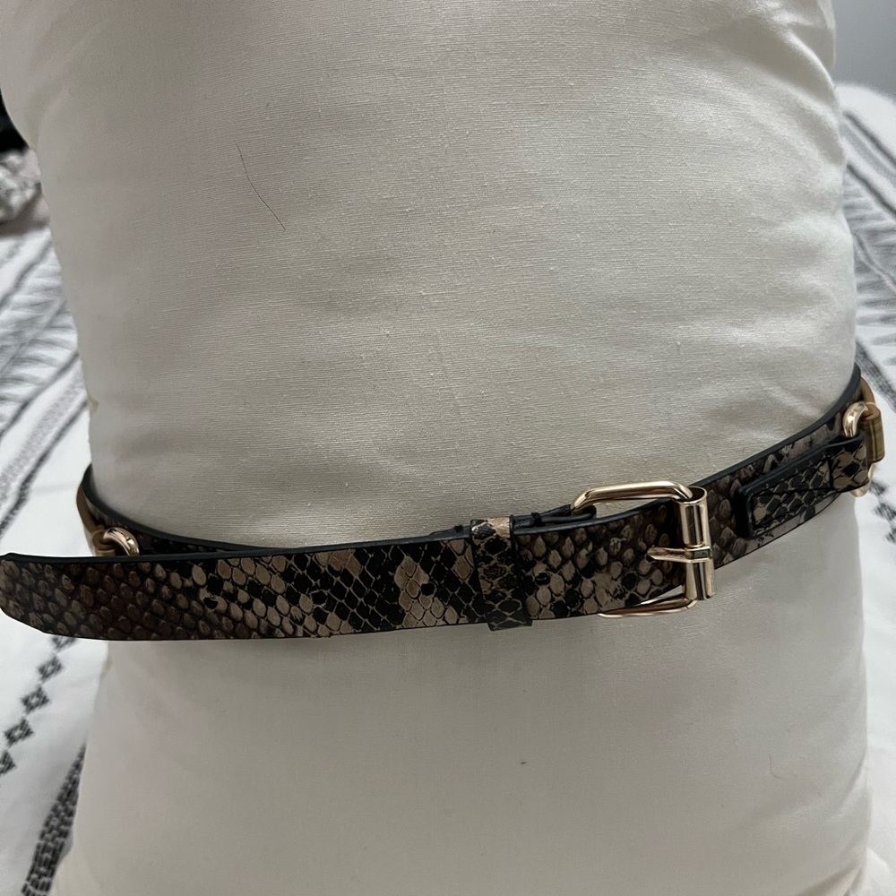 Snake-print with gold belt